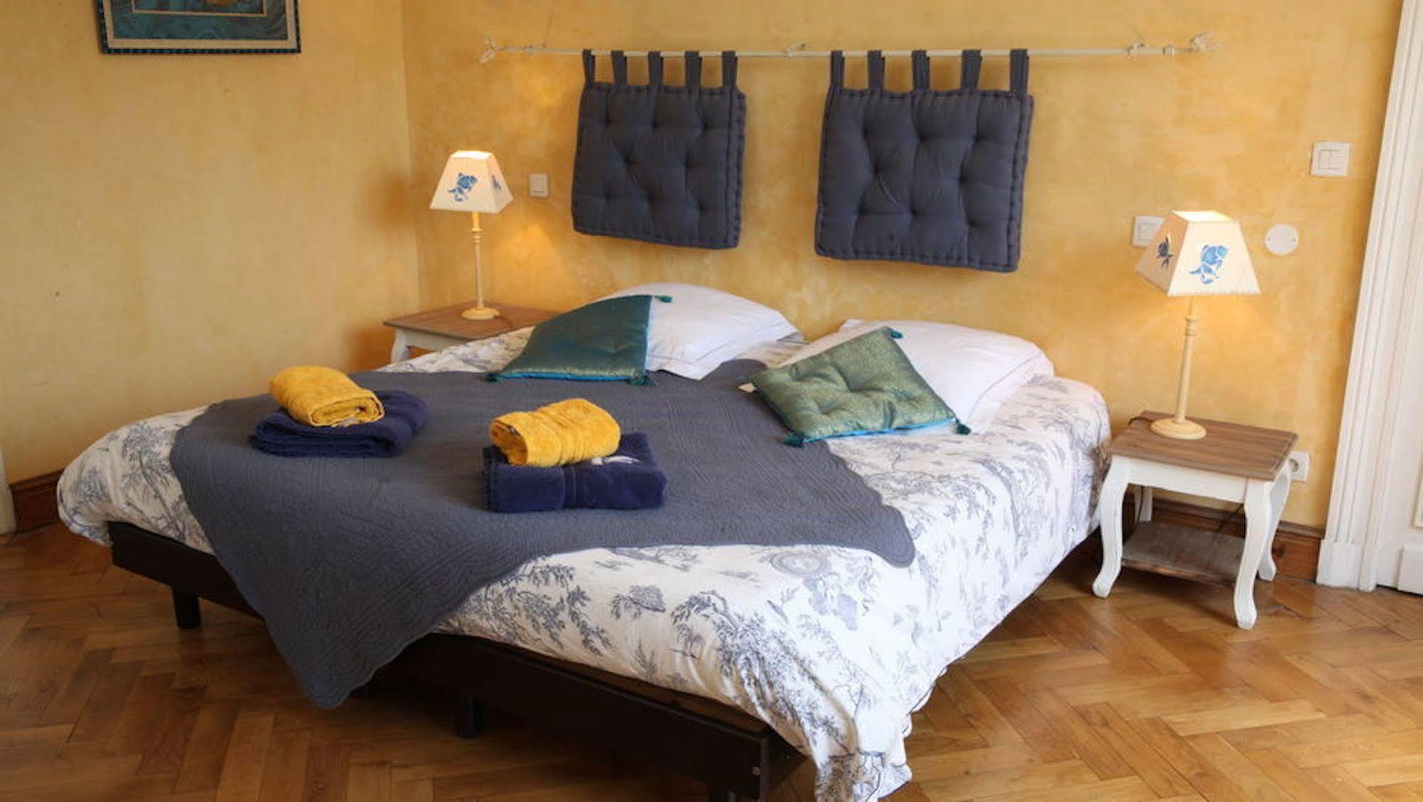 Domaine Des Deux Cedres Bed & Breakfast Gauriac Exterior photo